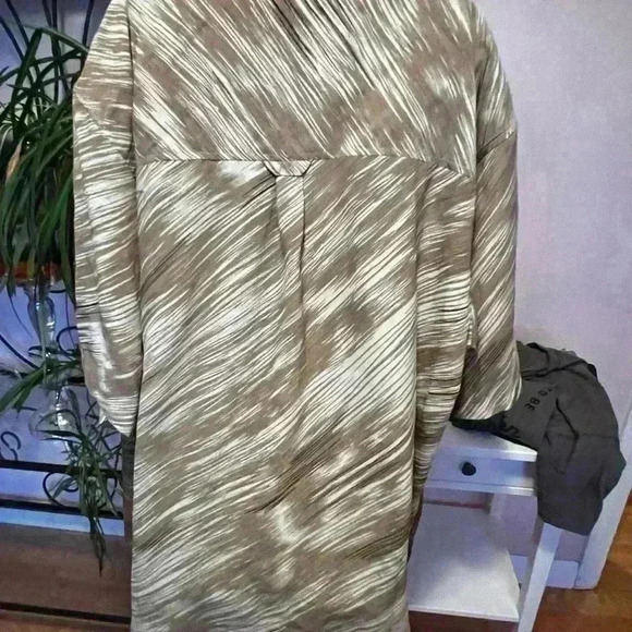 GB Black Label Men's Sz XL Tan Hawaiian Shirt 100% Polyester PTP 24" - Picture 2 of 3